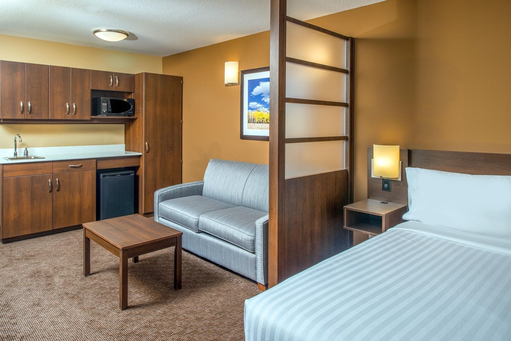 Microtel Inn & Suites By Wyndham Red Deer Buitenkant foto