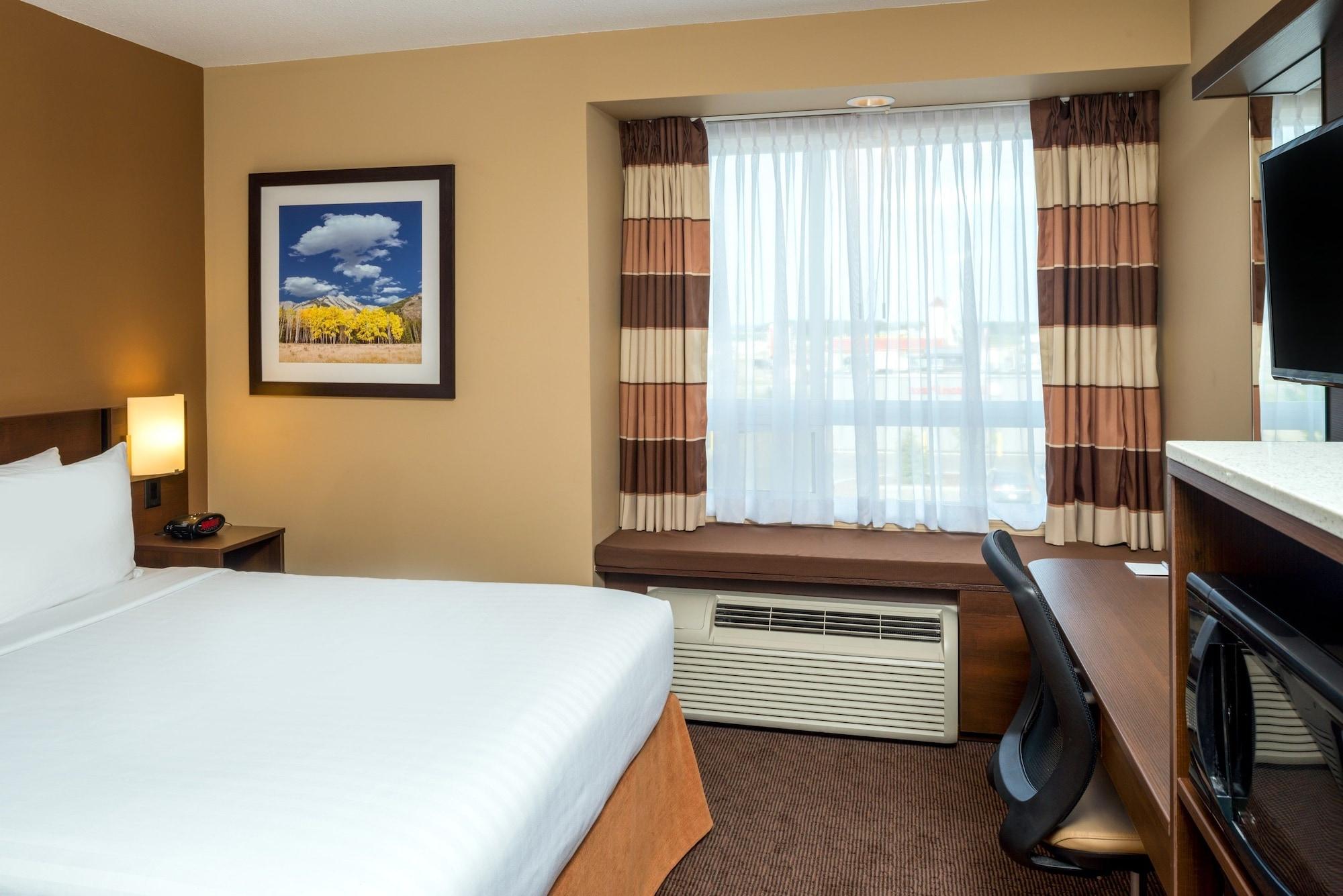 Microtel Inn & Suites By Wyndham Red Deer Buitenkant foto