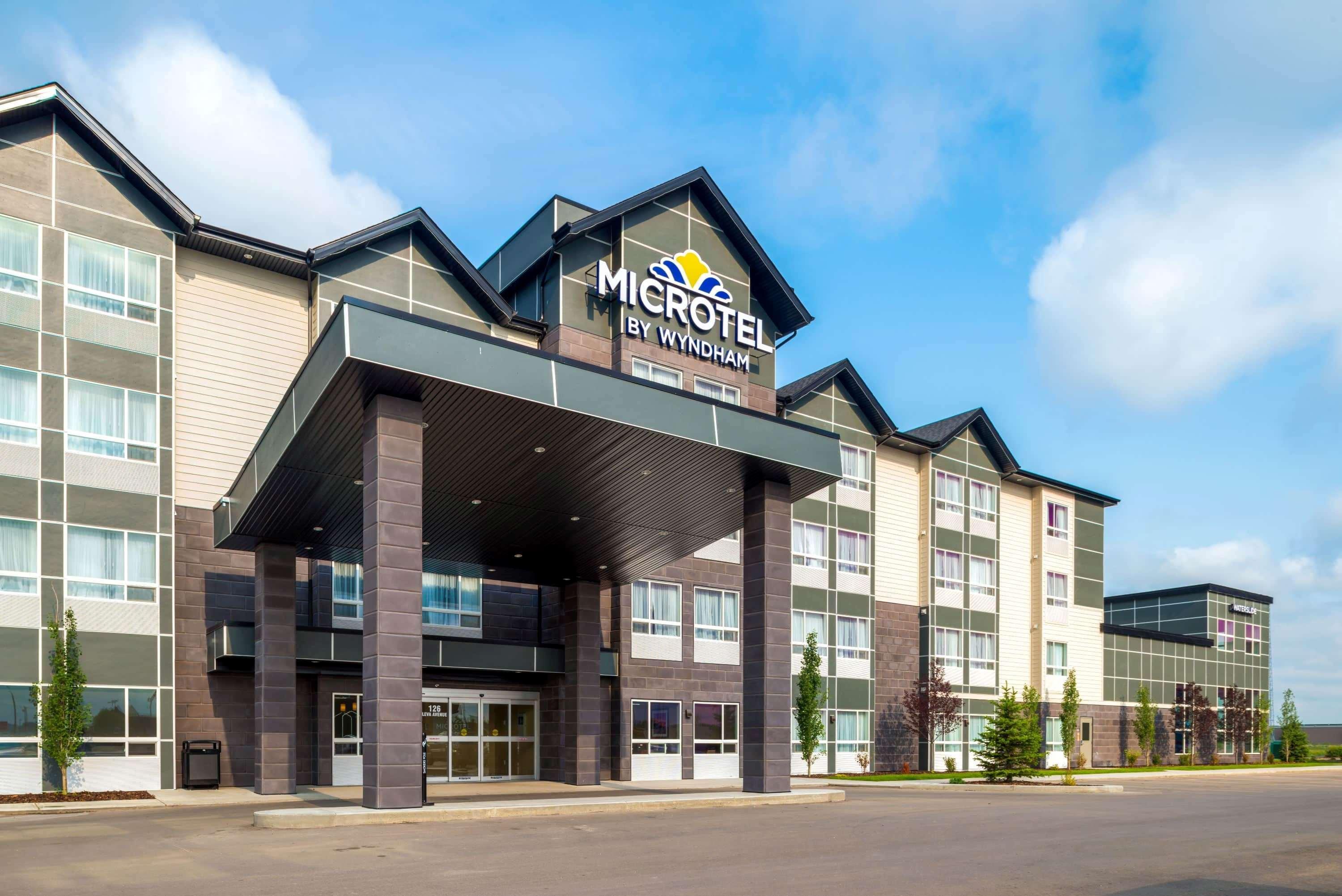 Microtel Inn & Suites By Wyndham Red Deer Buitenkant foto