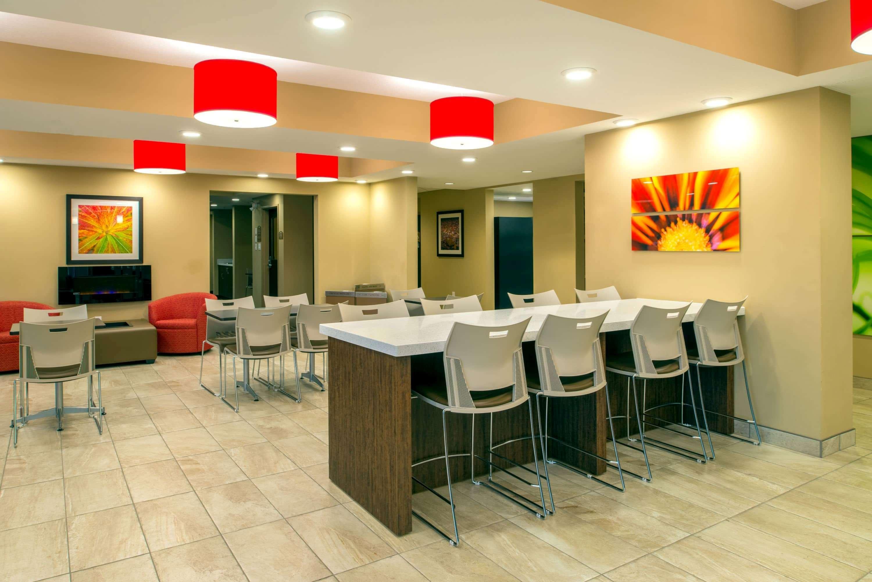 Microtel Inn & Suites By Wyndham Red Deer Buitenkant foto