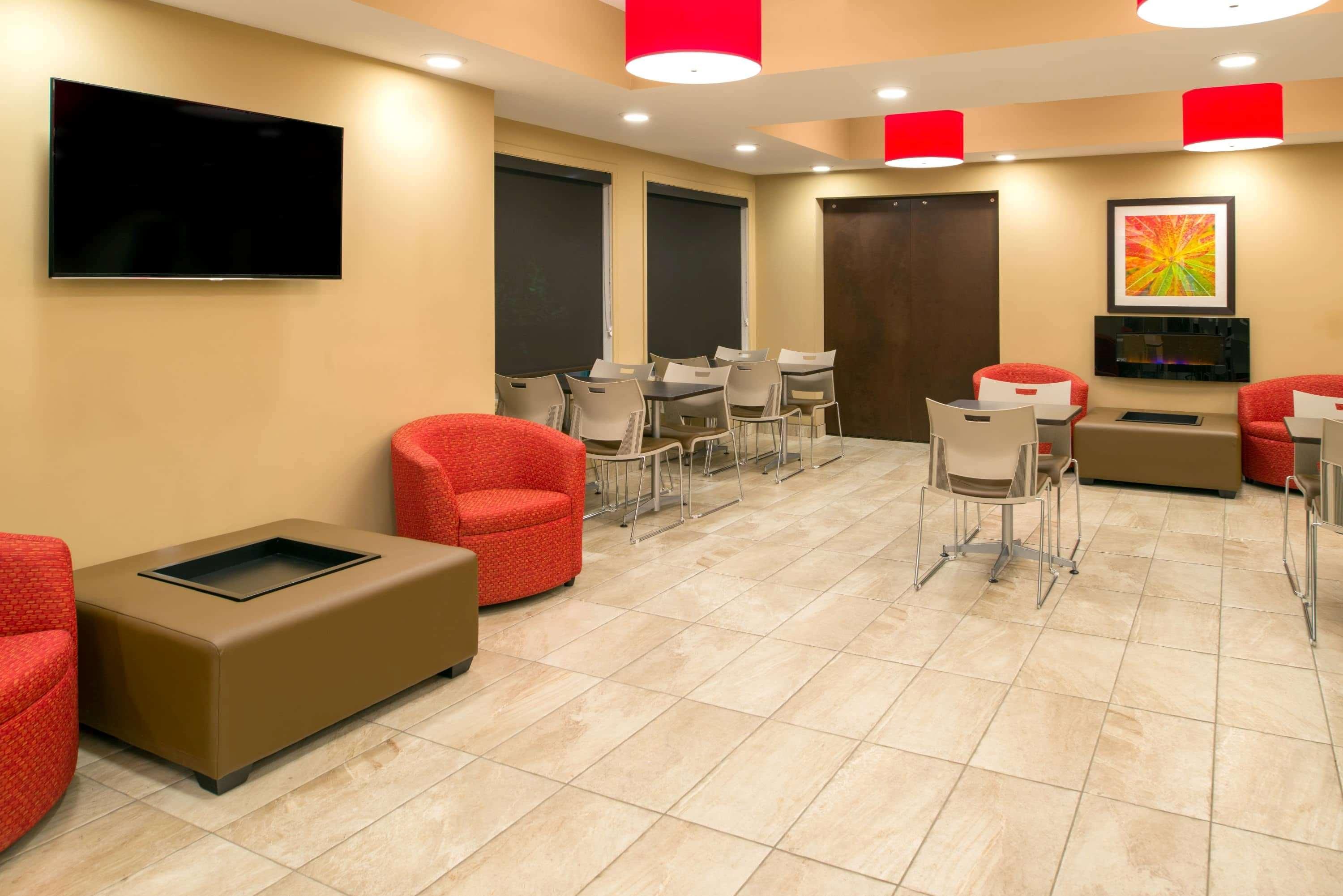 Microtel Inn & Suites By Wyndham Red Deer Buitenkant foto