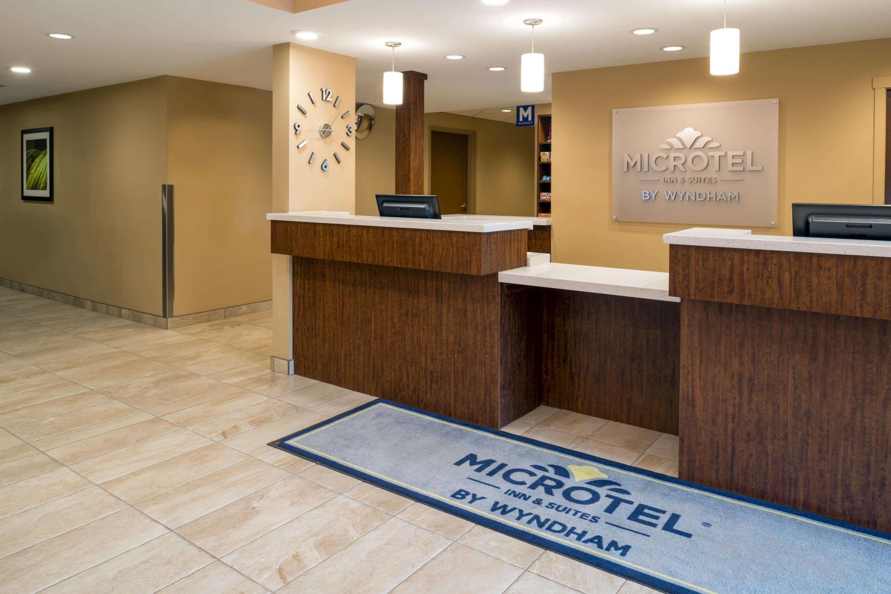 Microtel Inn & Suites By Wyndham Red Deer Buitenkant foto