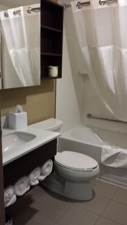 Microtel Inn & Suites By Wyndham Red Deer Kamer foto