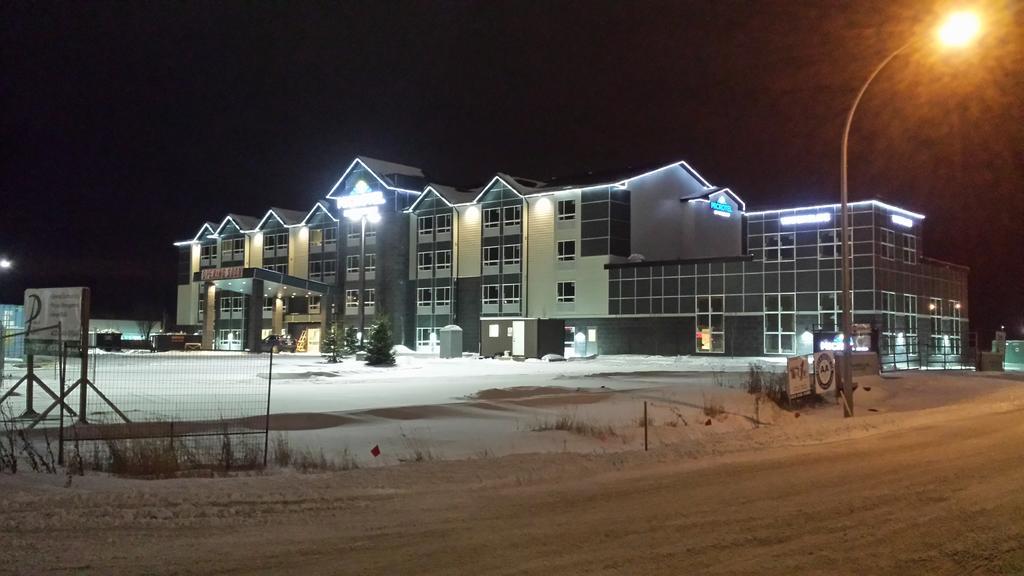 Microtel Inn & Suites By Wyndham Red Deer Buitenkant foto