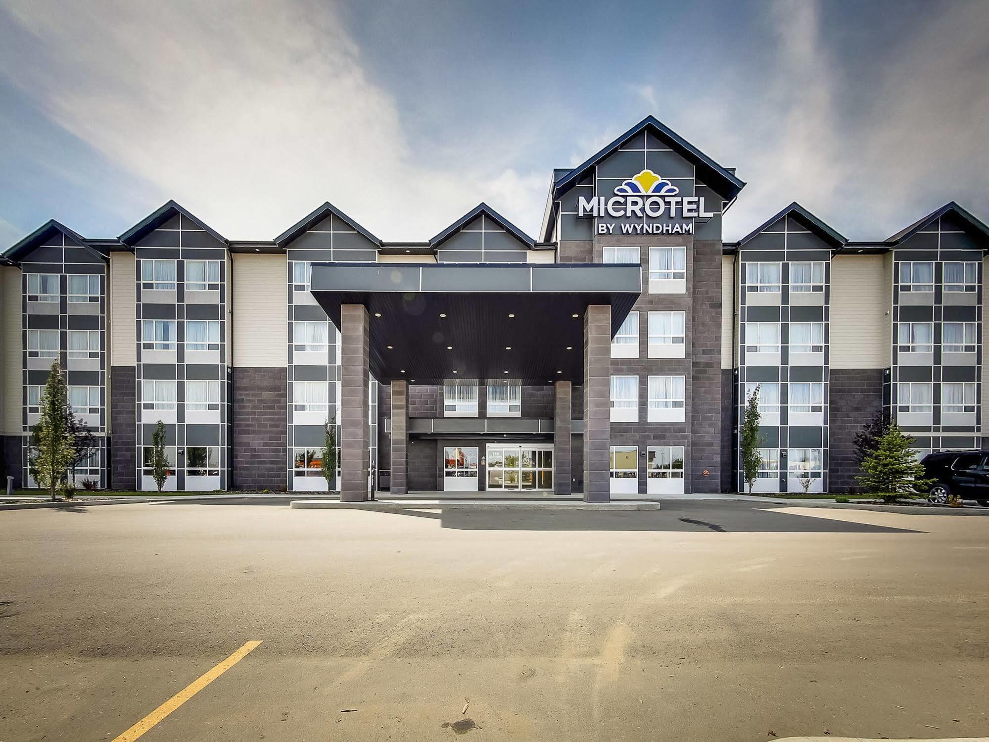 Microtel Inn & Suites By Wyndham Red Deer Buitenkant foto